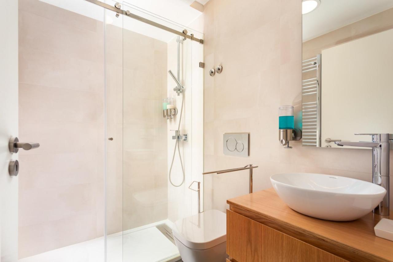 Stupendo- Two Rooms, Patio With Refreshing Pond-Center-Air Conditioning-Free Park Lisbon Exterior photo